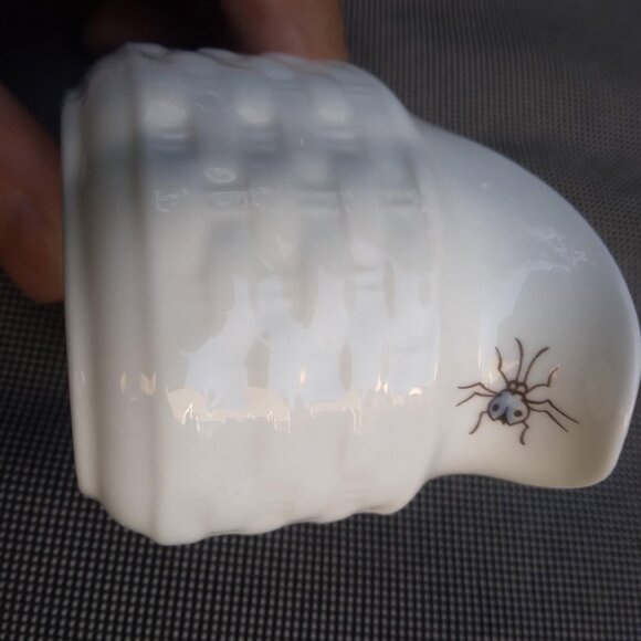 Adorable Vintage White Bone China Nantucket Strawberry/Butterfly Handled Porcela - Picture 12 of 13